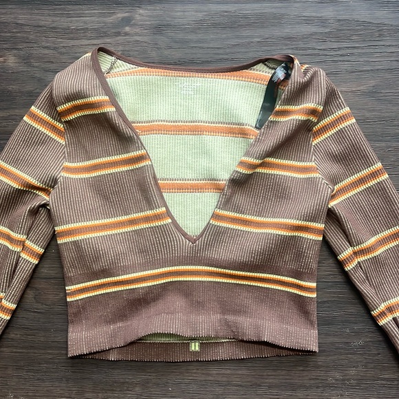 Urban Outfitters Tops - Long sleeve cropped shirt